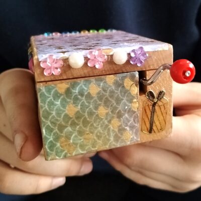 atelier enfant fabrication boîte à musique bulle et maille